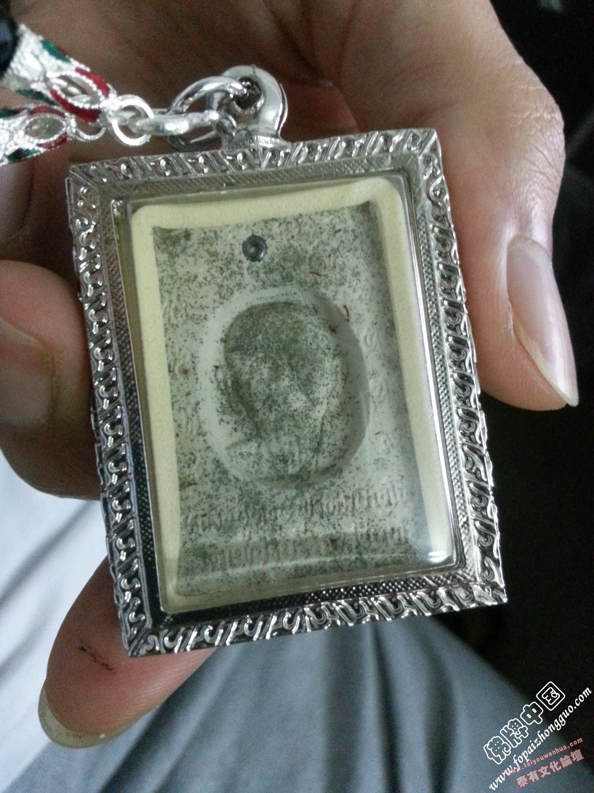 195149f2rfscvm52qzemfv.jpg